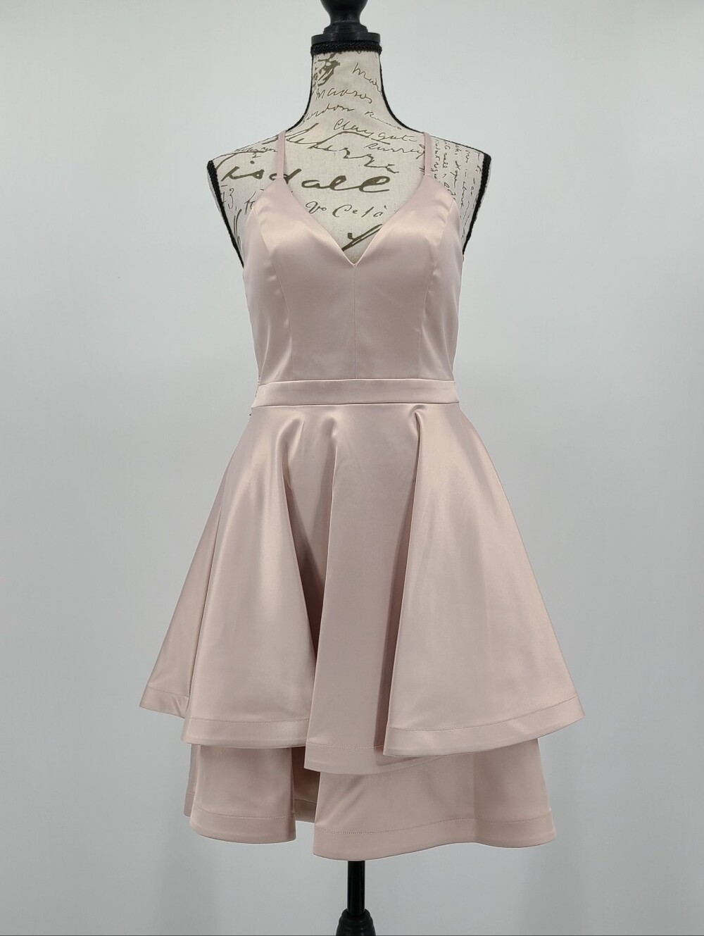 Sequin Hearts Blush/Petal Satin And Lace Tiered Homecoming Mini Dress Size 7